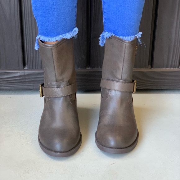 Texas Brown Distressed Engineer Buckle Boots - Picture 3 of 5